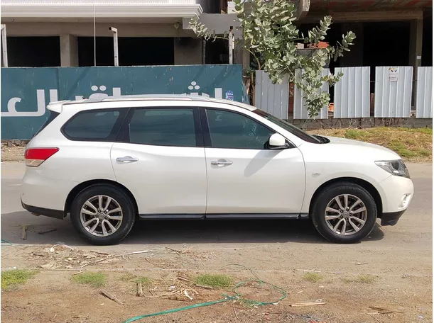 Car image 4
