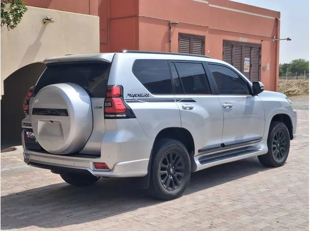 Car image 5