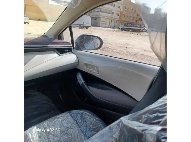 Car image 25