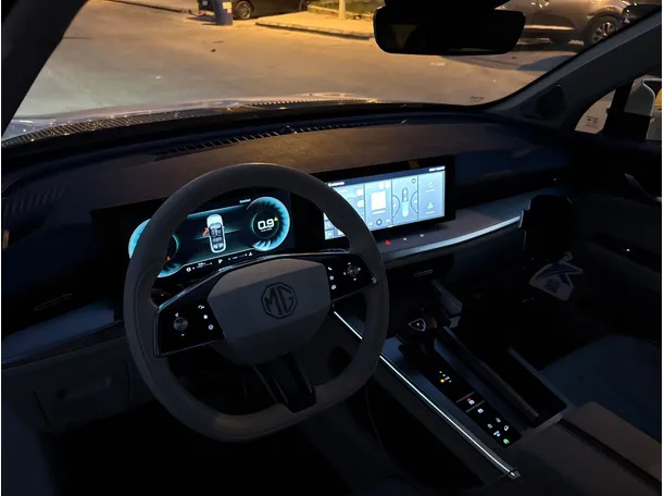 Car image 11