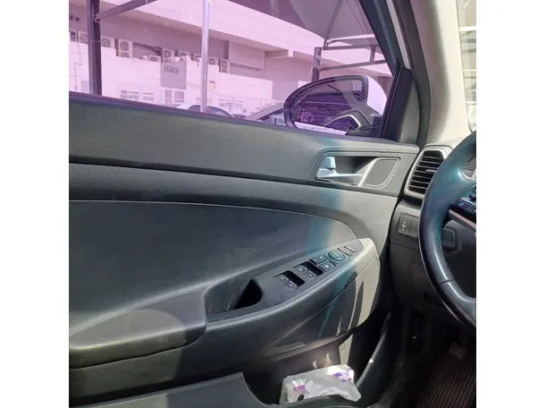 Car image 29