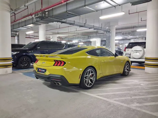 Car image 5