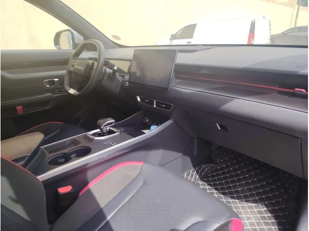 Car image 12