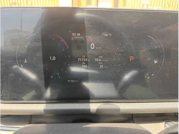 Car image 18