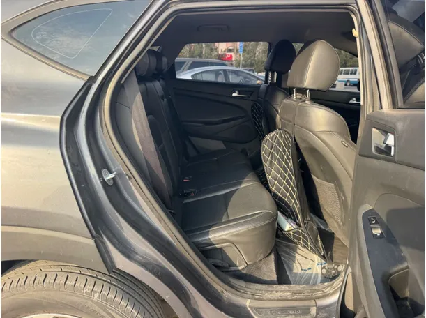 Car image 13