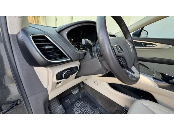 Car image 24