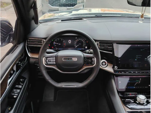 Car image 24