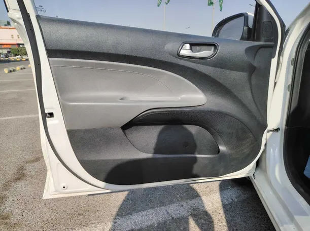 Car image 10