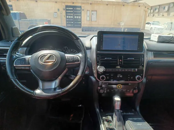 Car image 16
