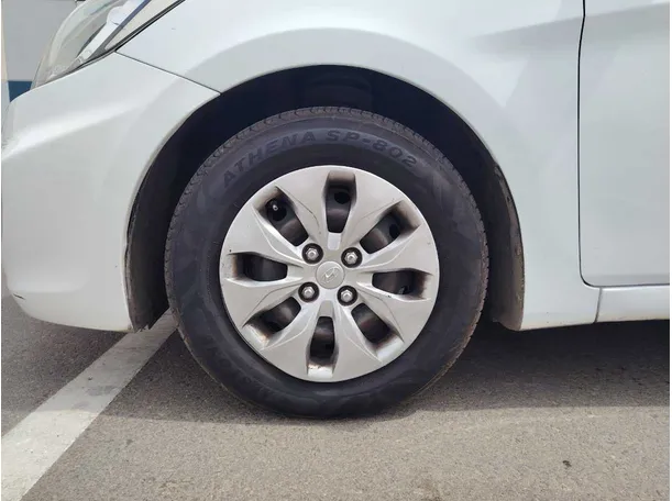 Car image 9