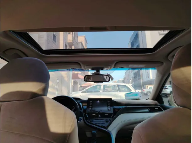 Car image 18