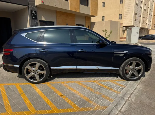 Car image 4