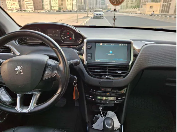 Car image 16