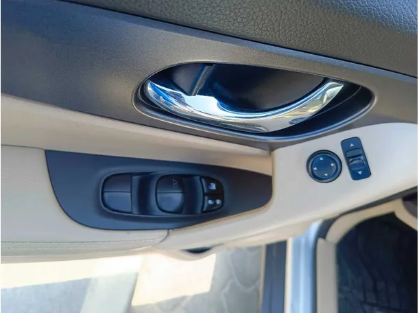 Car image 30