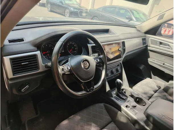 Car image 25