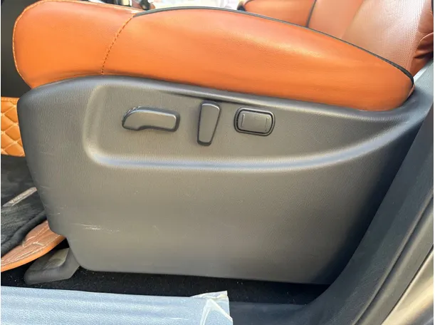 Car image 25