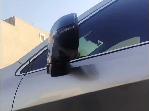 Car image 30