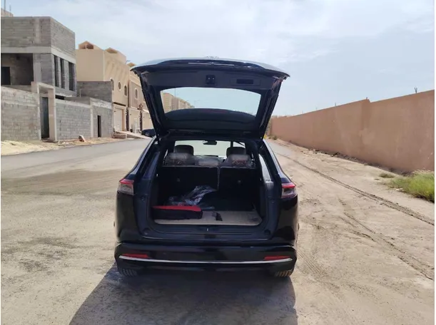 Car image 23
