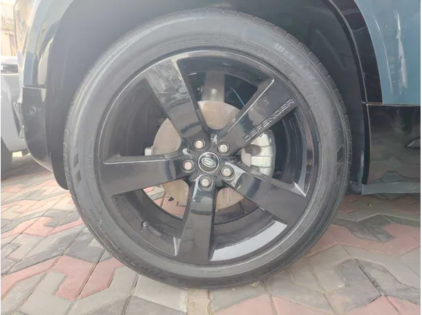 Car image 9