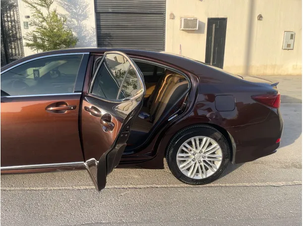 Car image 15