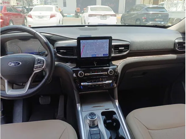 Car image 18