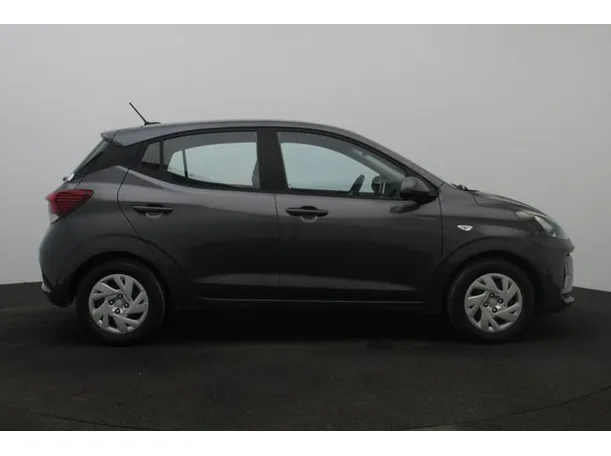 Car image 13
