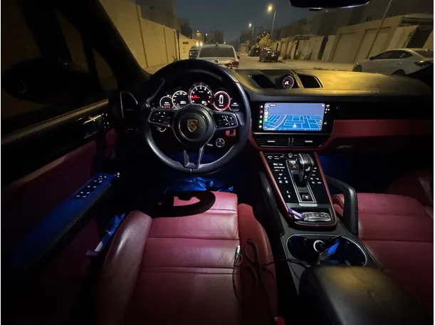 Car image 16