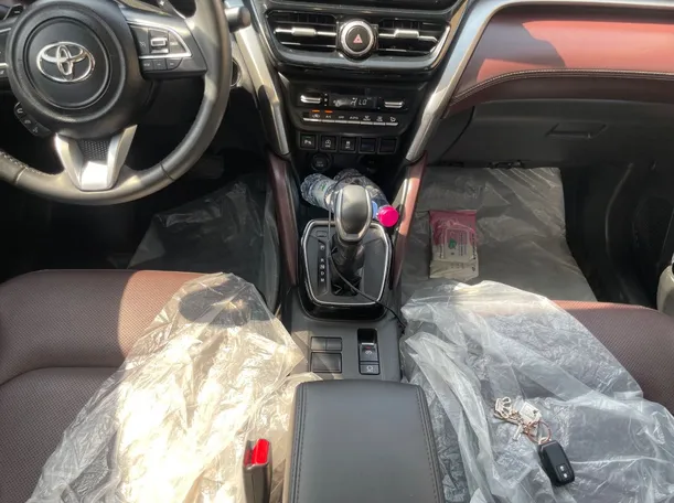 Car image 18