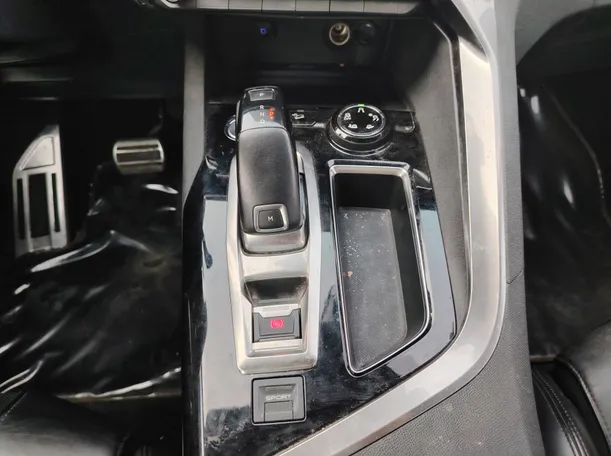 Car image 18