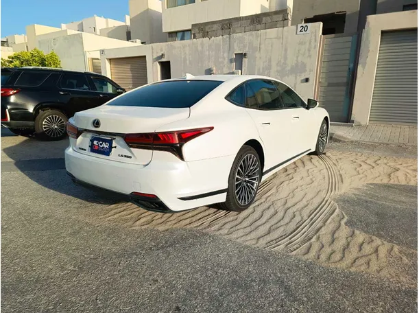 Car image 7