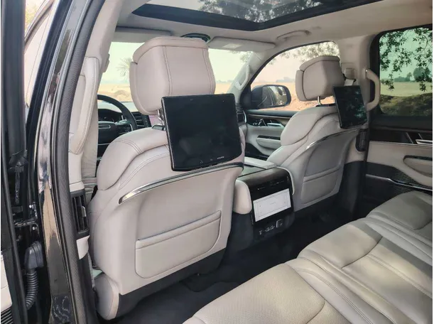 Car image 17