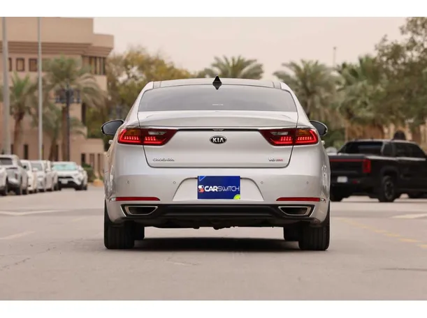 Car image 13
