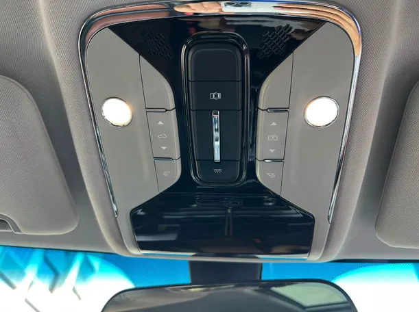 Car image 23