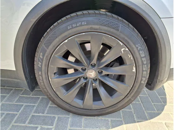 Car image 10