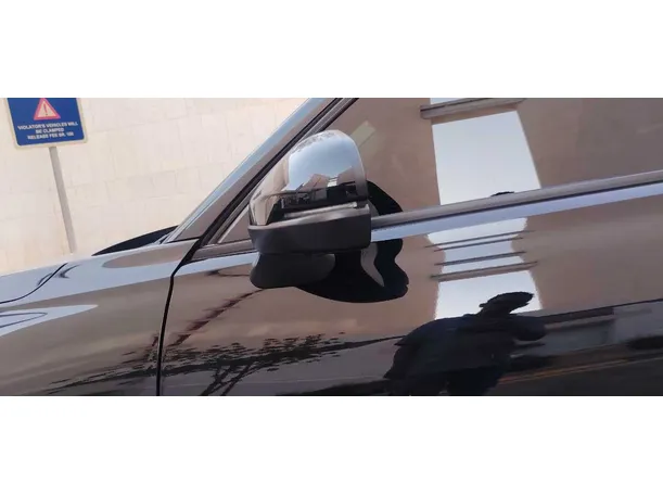 Car image 28