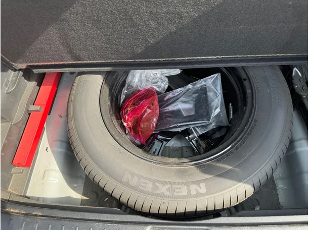 Car image 26