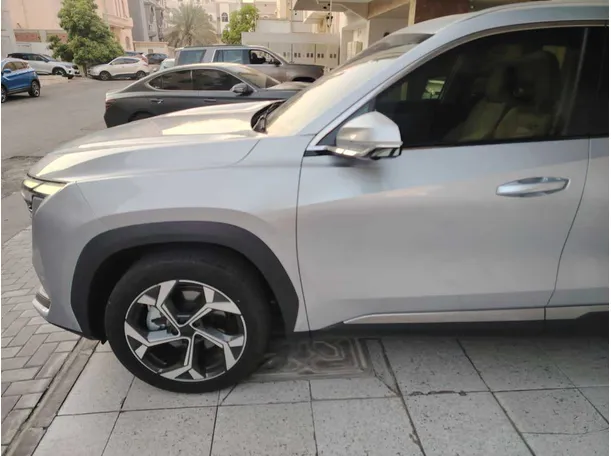 Car image 9