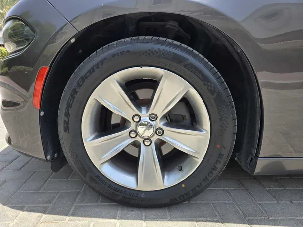 Car image 9