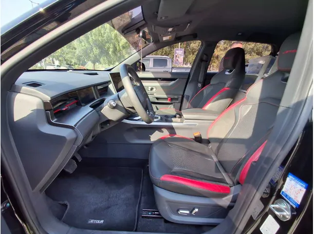 Car image 12