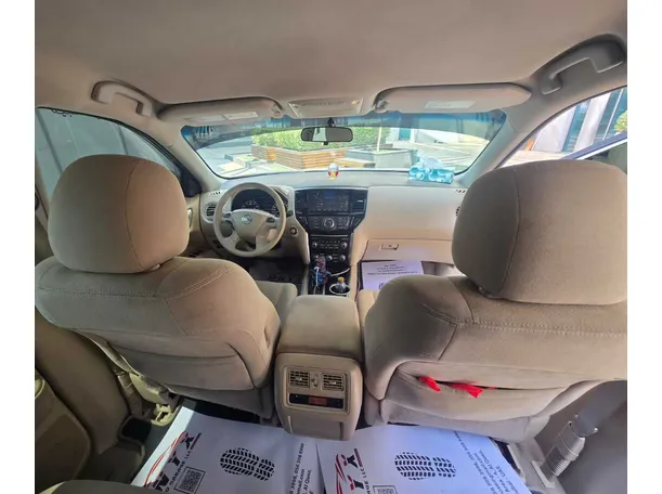 Car image 15