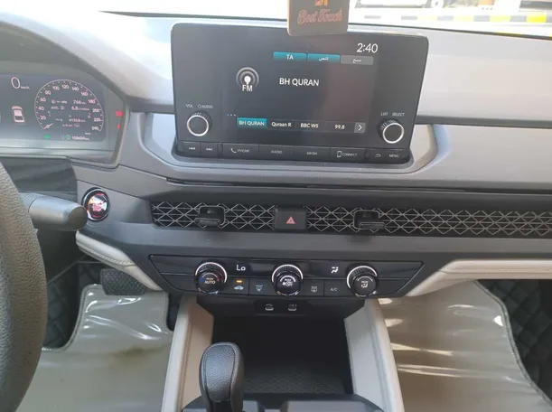 Car image 14