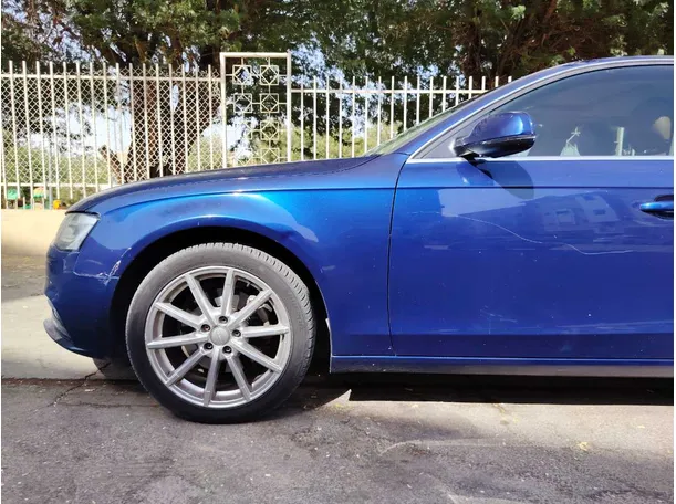Car image 9