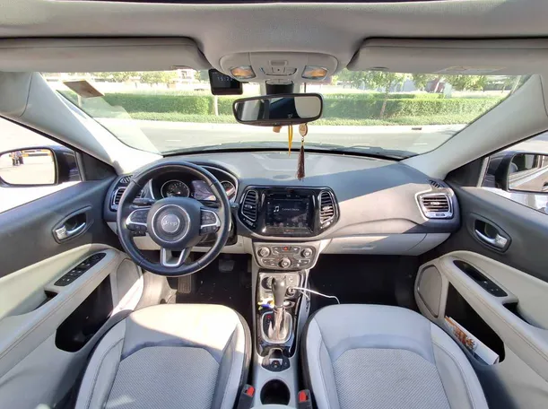 Car image 18