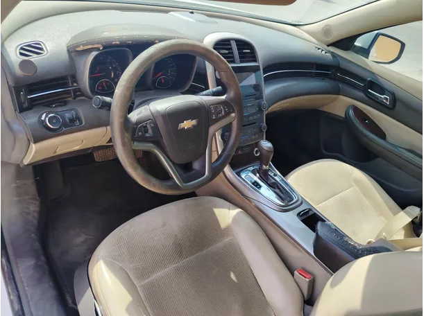 Car image 12