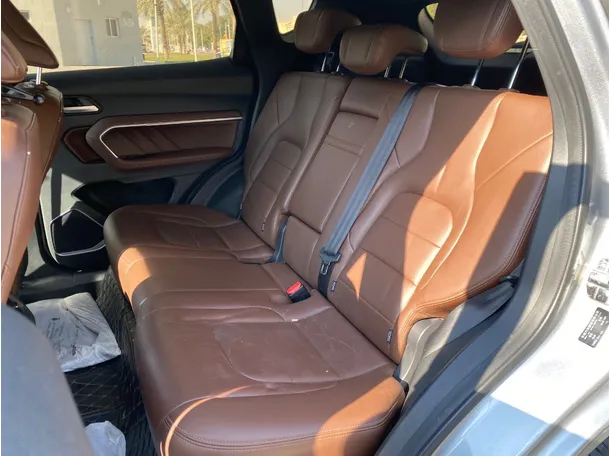 Car image 13