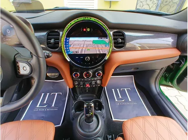 Car image 17