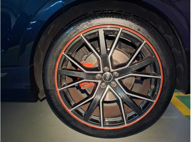 Car image 9