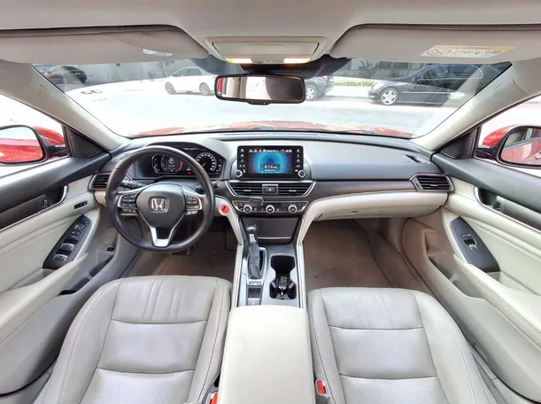 Car image 18