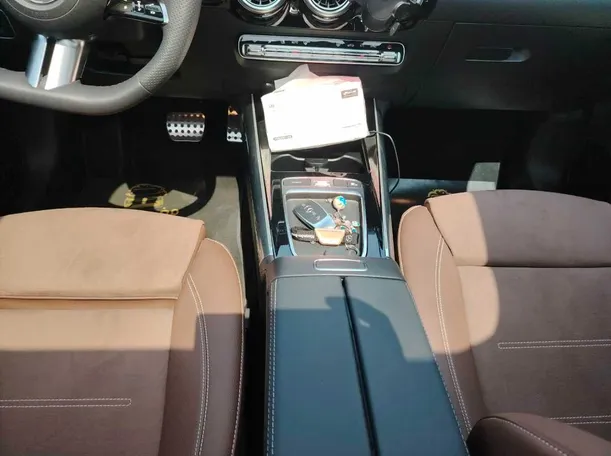 Car image 23