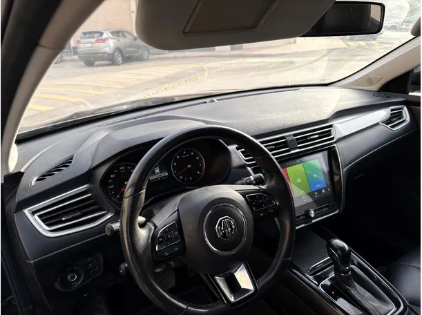 Car image 12